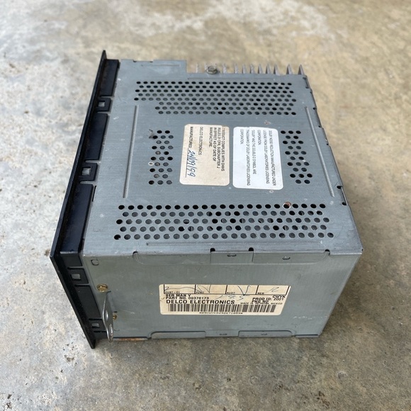 01 Oldsmobile Bravada AM FM CD cassette radio receiver Part No 09376173 - Picture 6 of 8